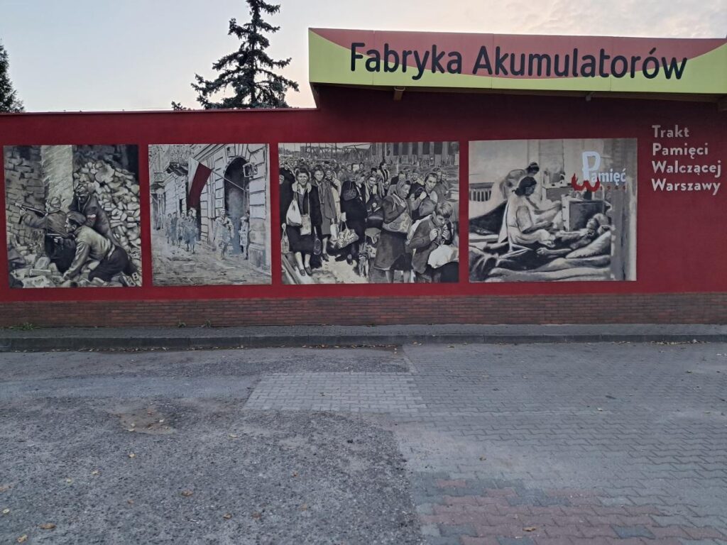 Wykonanie muralu historycznego na ścianie budynku portierni Zakładów Akumulatorowych ZAP Sznajder Batterien S.A. przy ul. Warszawskiej w Piastowie. — 3