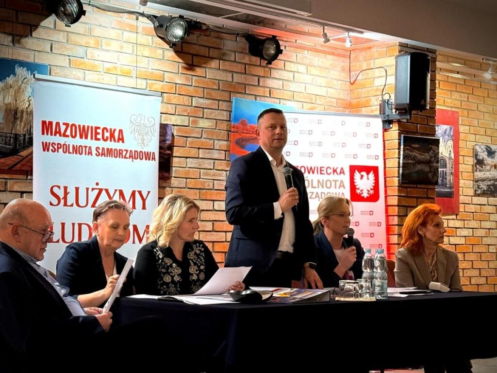 Organizacja Zjazdów wyborczych w Oddziałach MWS. Na zdjeciach spotkanie w Wołominie i Sochaczewie — okładka