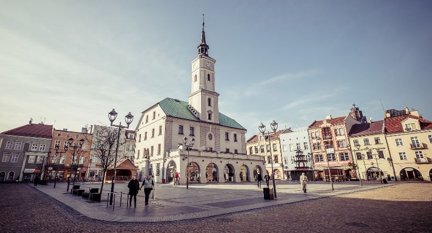 Czy polskie miasta wykrwawiają się finansowo?