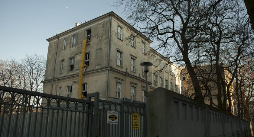 Samorządowcy protestują! Nie dla wielkiego ośrodka dla narkomanów w centrum Warszawy!