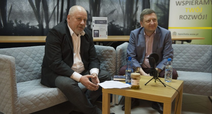 Czy Polsce grozi wojna? Spotkanie z Robertem Kuraszkiewiczem na Ochocie