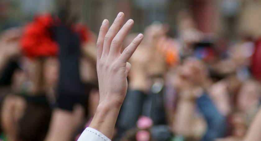Jak zdobyć władzę? Poradnik dla przyszłych polityków. Część I – rozpoznawalność