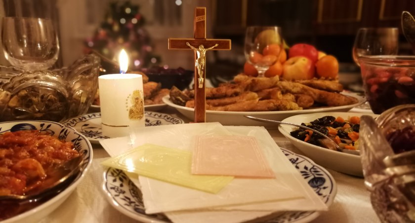 Śpiewanie kolęd i dzielenie się opłatkiem to tradycja nie tylko religijna ale też patriotyczna