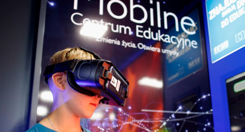 Czy dzięki technologii stajemy się lepsi?