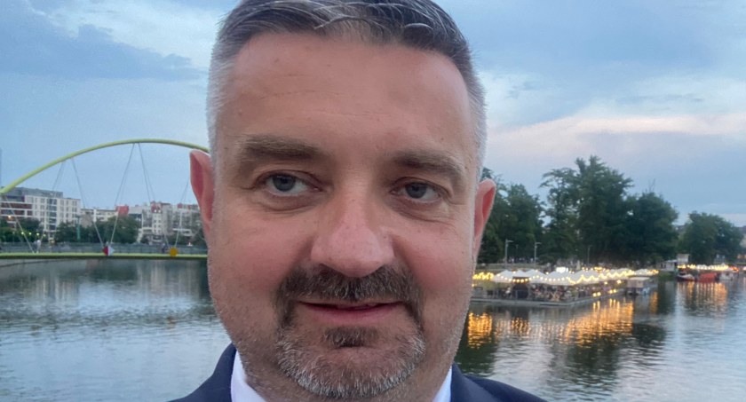 Ł. Guzek: Transakcje bezgotówkowe na fali