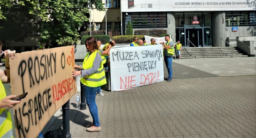 S. Piecyk: Chyba MON wpadło na chytry pomysł skutecznego naboru do armii