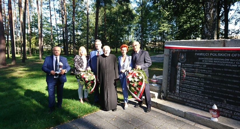 Działacze MWS złożyli hołd w Ossowie