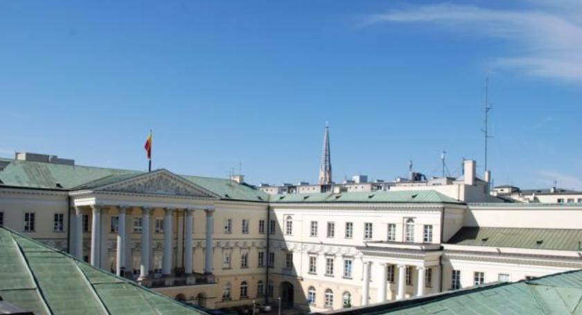 Polska to nie partia. Rozmowa z Piotrem Strzemboszem