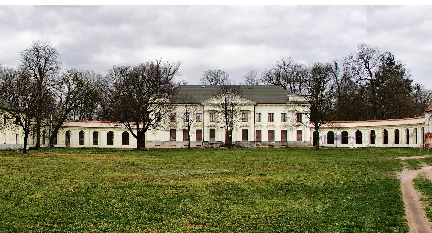 Przyjechali artyści