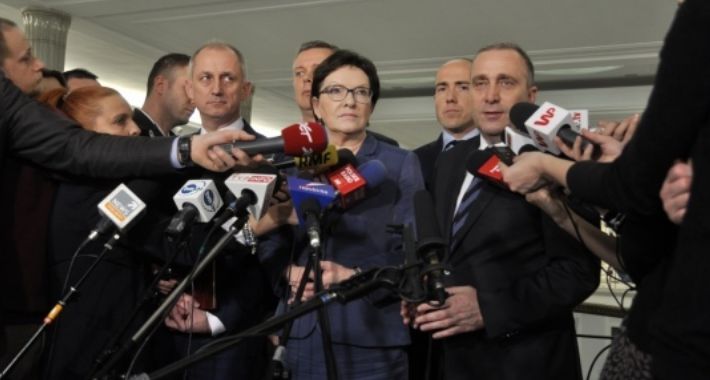 Opozycja nie ma postulatów rozwojowych, za to głośno krzyczy w sprawach "państwa prawa"...