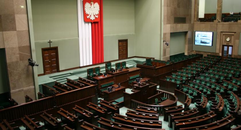 Średnia krajowa dla posła