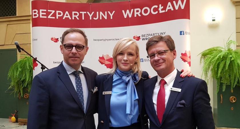 Bezpartyjni z Warszawy na konwencji wyborczej Bezpartyjnych z Wrocławia