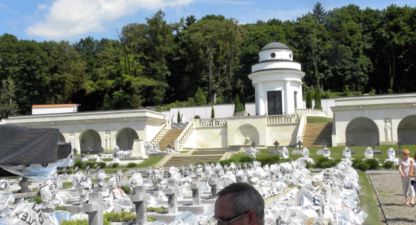 Ta joj! Ta Lwów! Kochany Lwów ! Ta joj, ta przeci tak maleńku sercu trzeba...