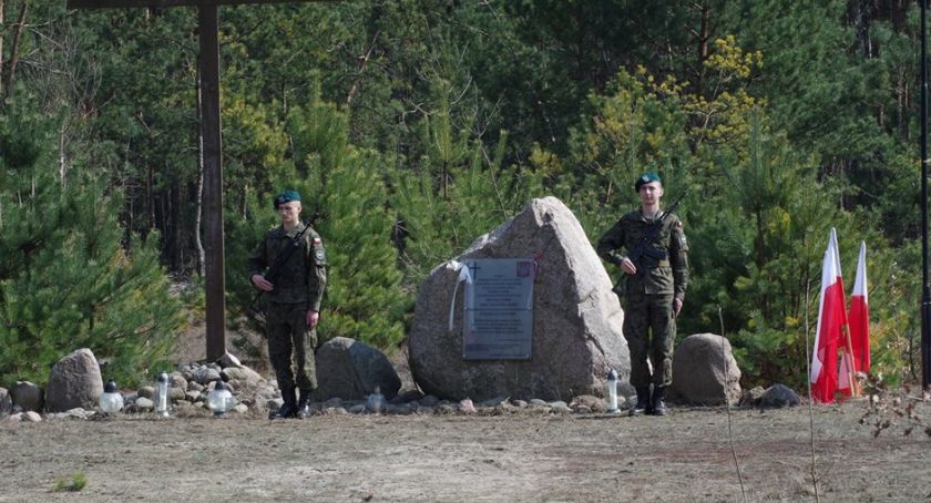 9 rocznica katastrofy smoleńskiej. Uroczystości w Grzybowie
