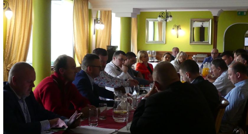 Bezpartyjni na ostatniej prostej