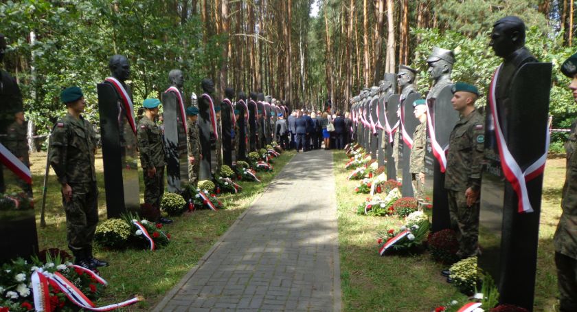Uroczystości 99 rocznicy zwycięskiej bitwy warszawskiej w Ossowie